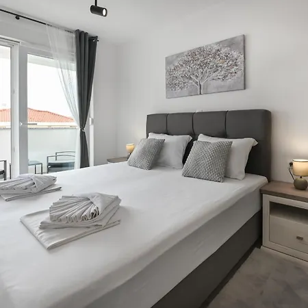 Apartments Break With Pool Novalja Room photo