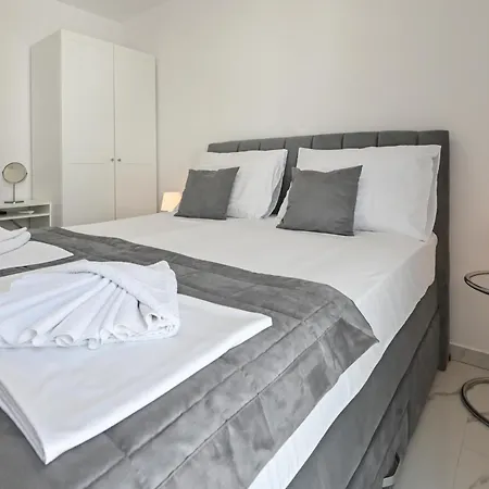 Apartments Break With Pool Novalja Room photo