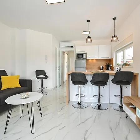 Apartments Break With Pool Novalja Room photo