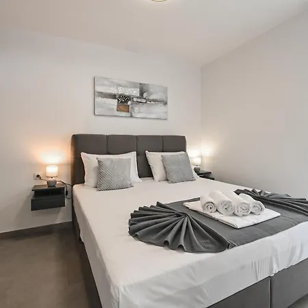 Apartments Break With Pool Novalja Room photo