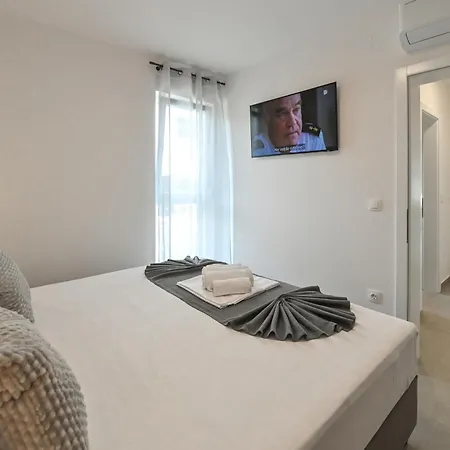 Apartments Break With Pool Novalja Room photo