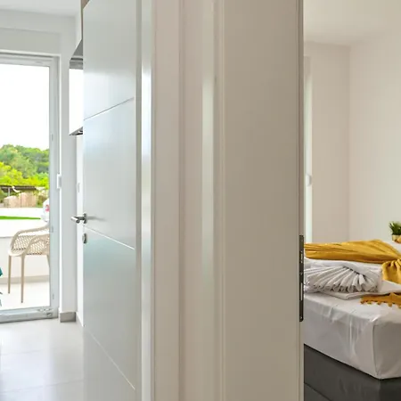 Apartments Break With Pool Novalja Room photo