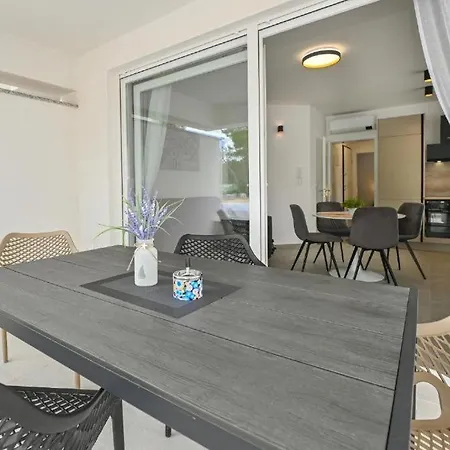 Apartments Break With Pool Novalja Exterior photo
