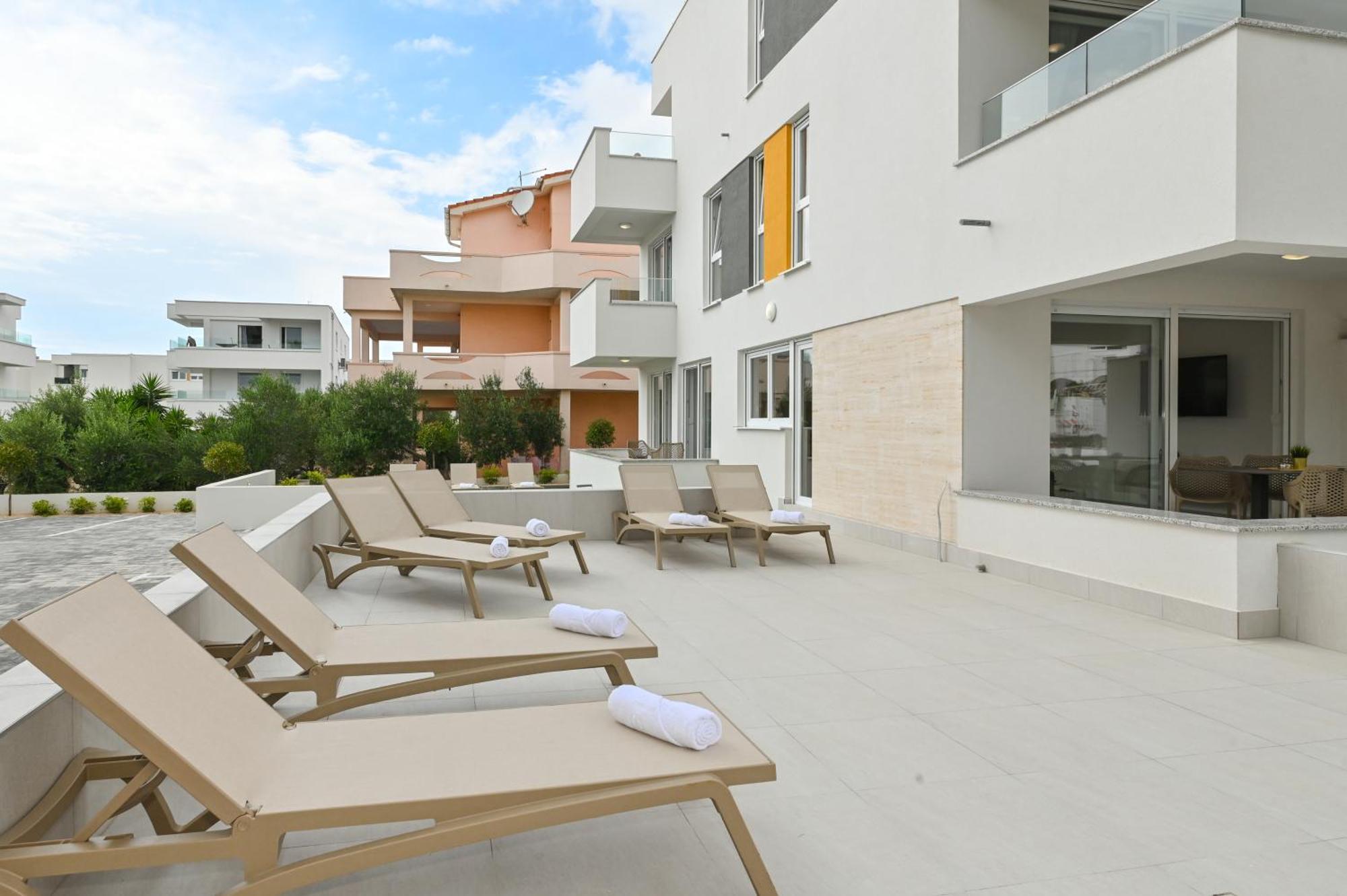 Apartment Break With Pool
