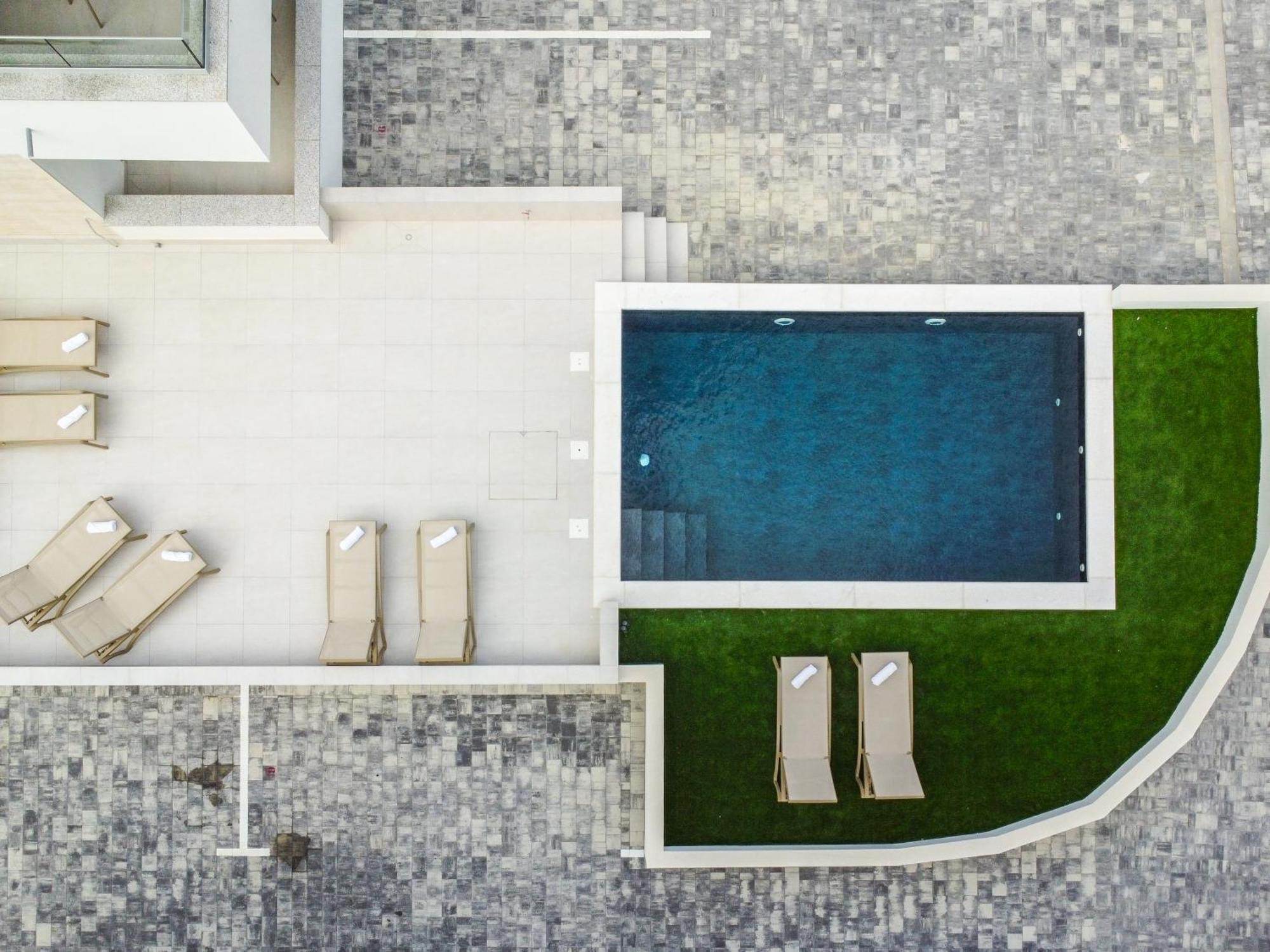 Break With Pool Apartment *