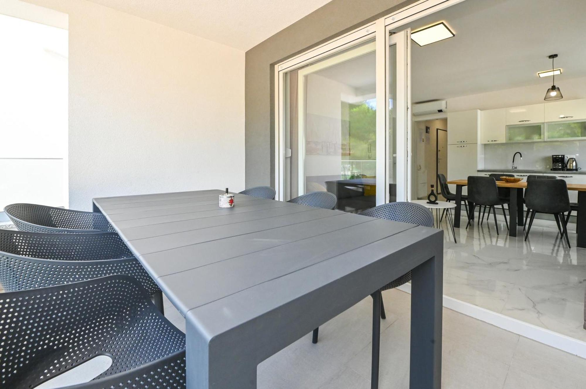 Break With Pool Apartment *