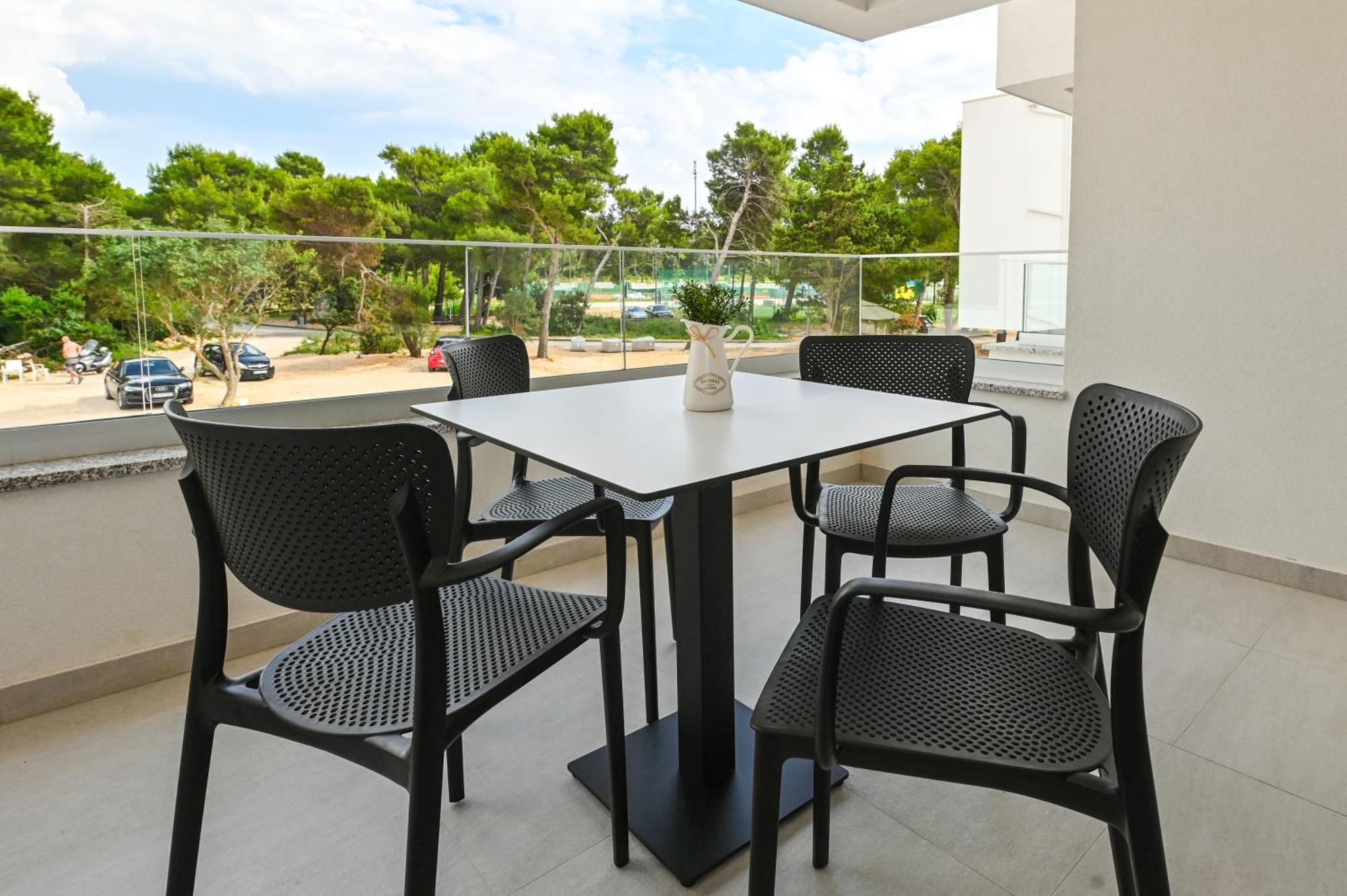 Break With Pool Apartment *