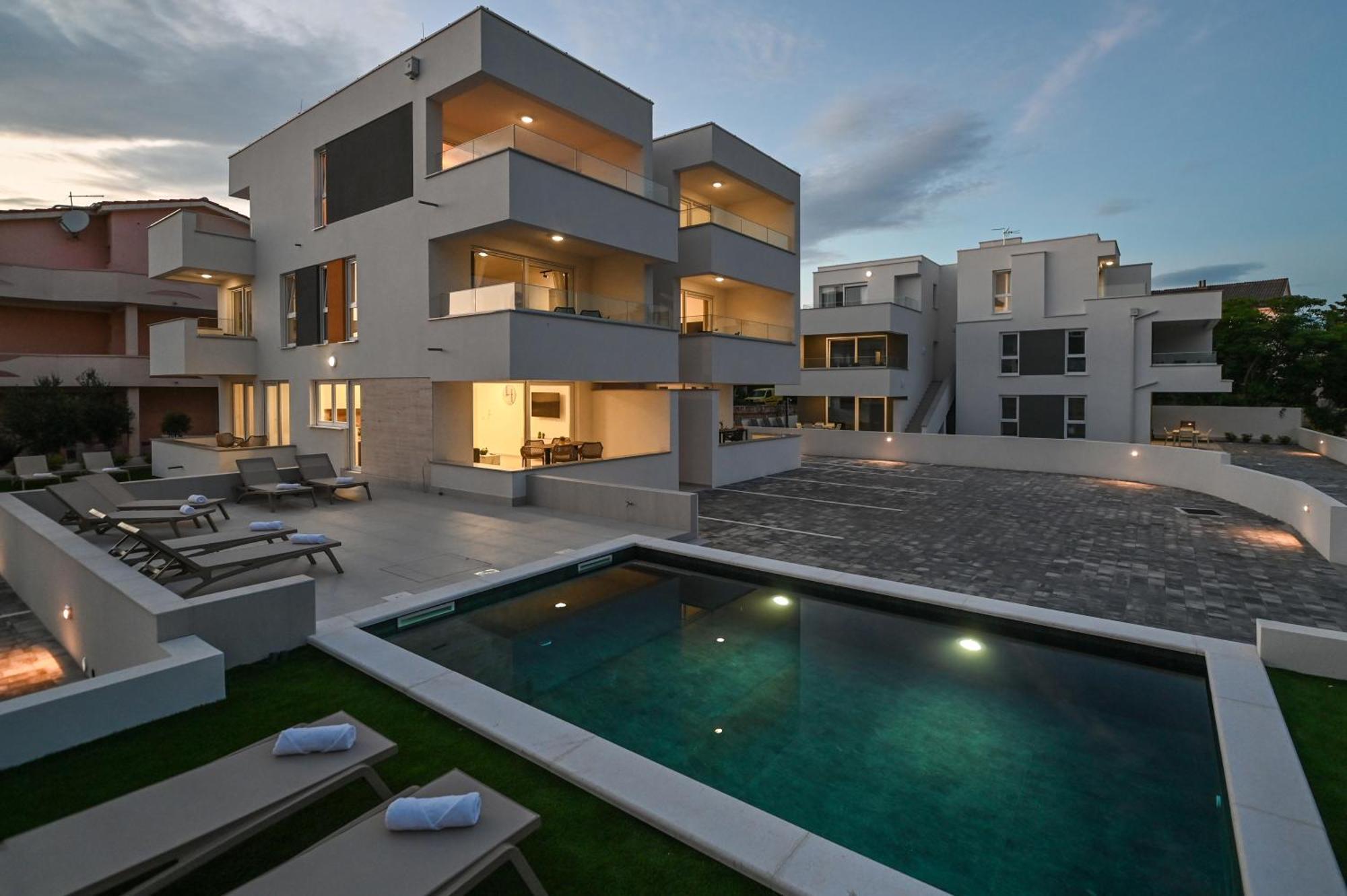 Apartment Break With Pool