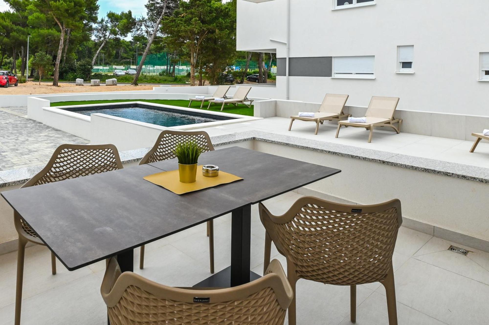 Apartment Break With Pool *