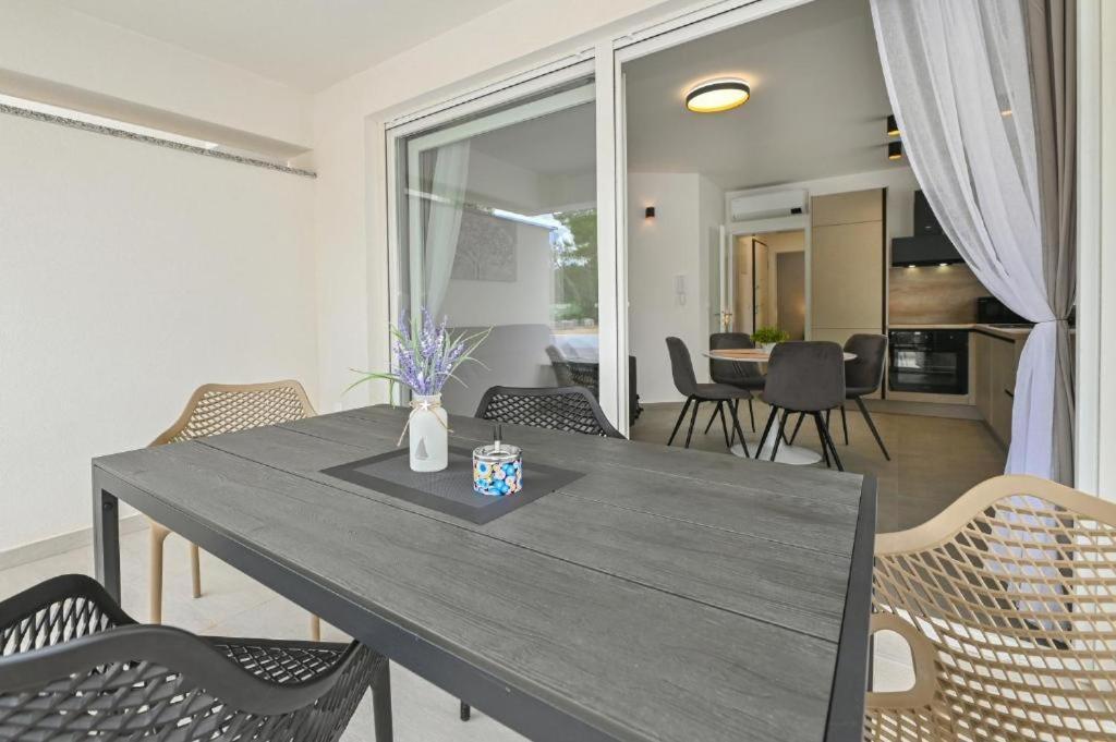 Break With Pool Apartment Novalja